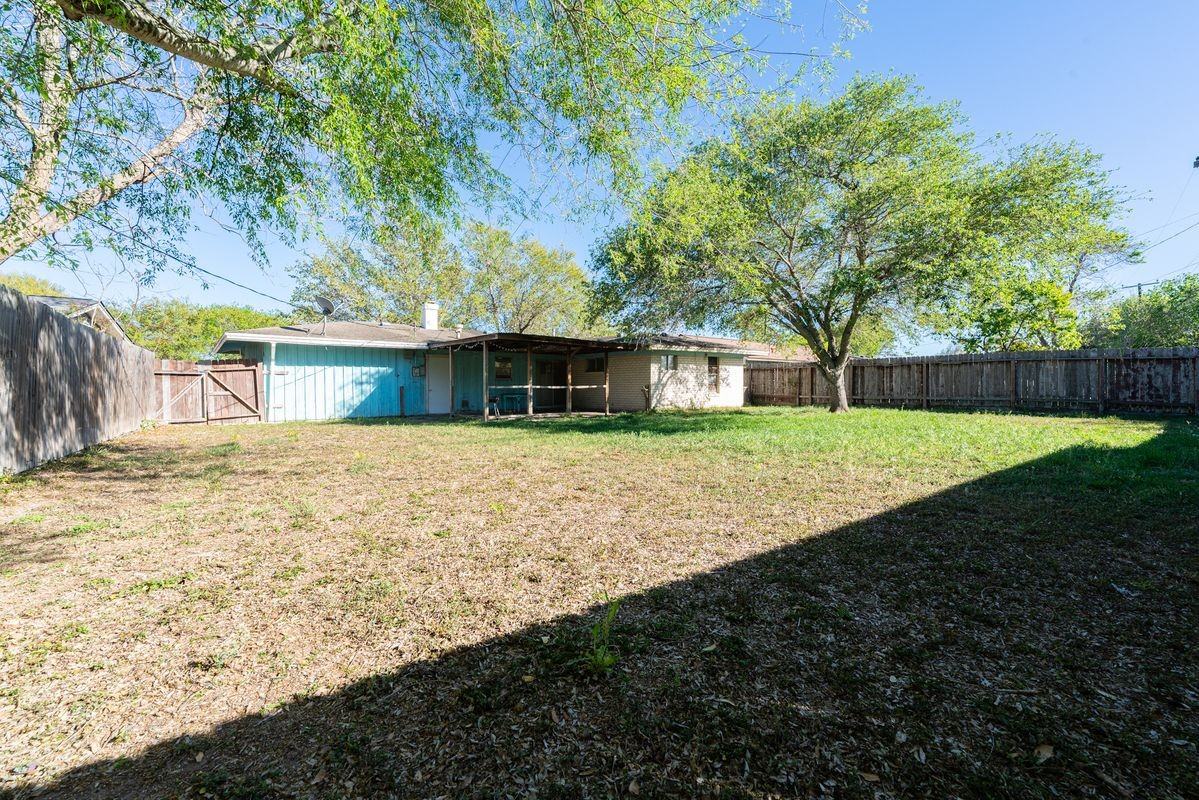 1719 Austin St - Photo 3 of 15