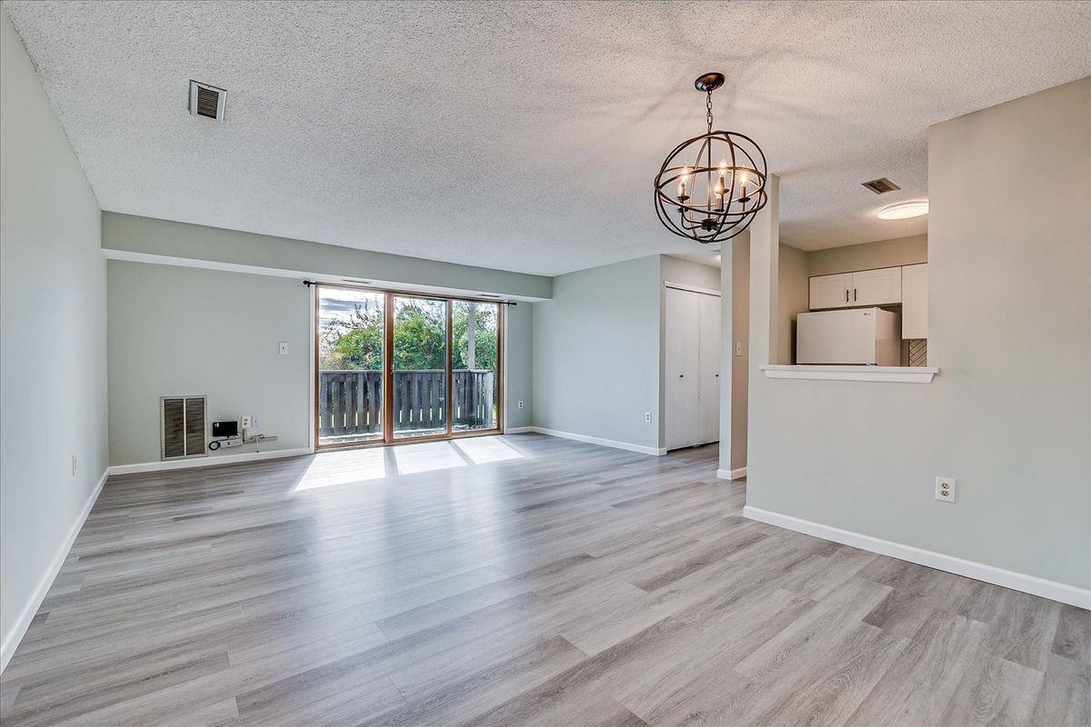 807 Aspen Dr - Photo 2 of 19