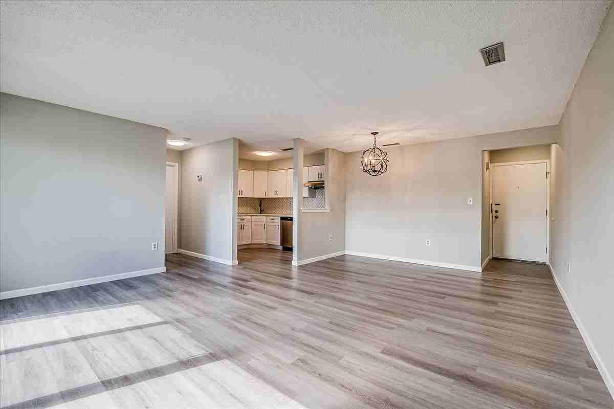 807 Aspen Dr - Photo 3 of 19