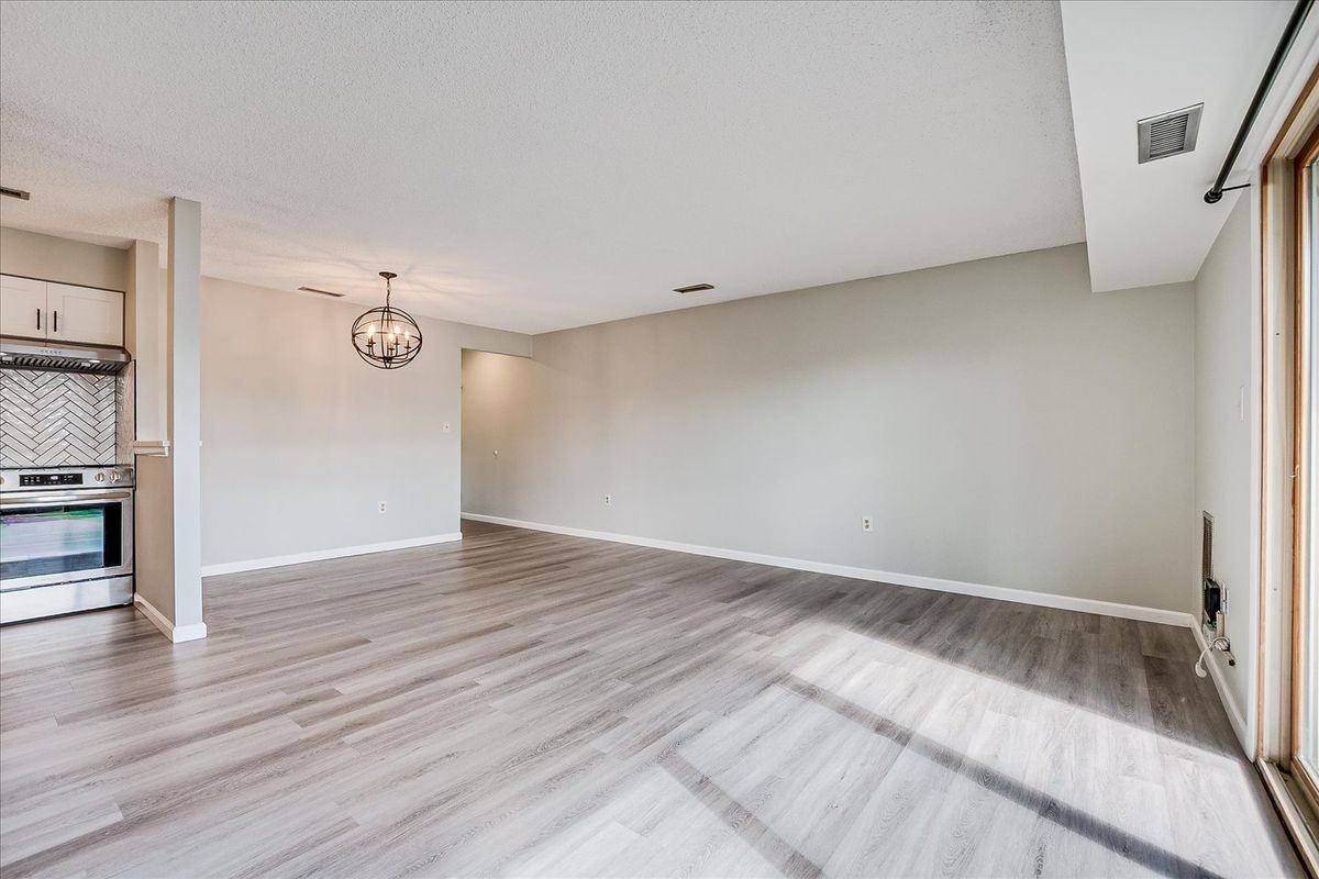 807 Aspen Dr - Photo 4 of 19