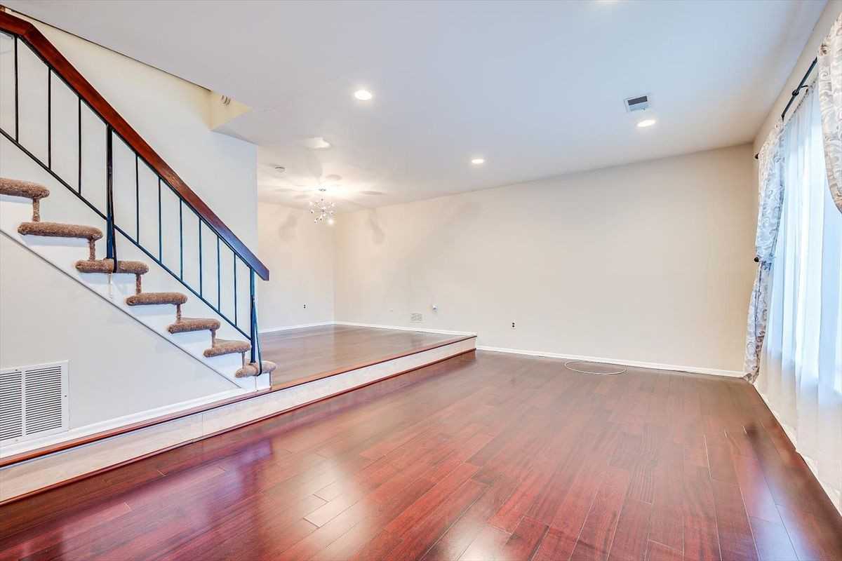 1224 Thomas Ave - Photo 3 of 19