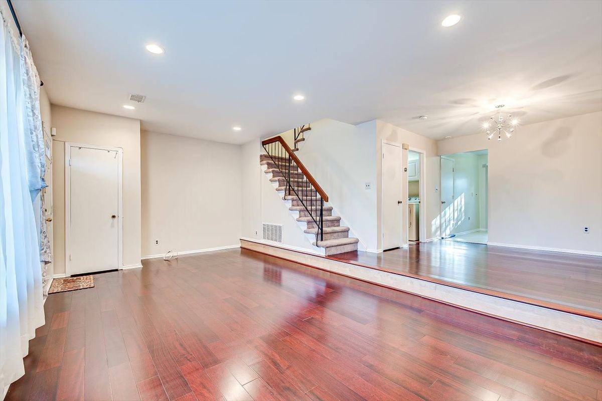 1224 Thomas Ave - Photo 4 of 19