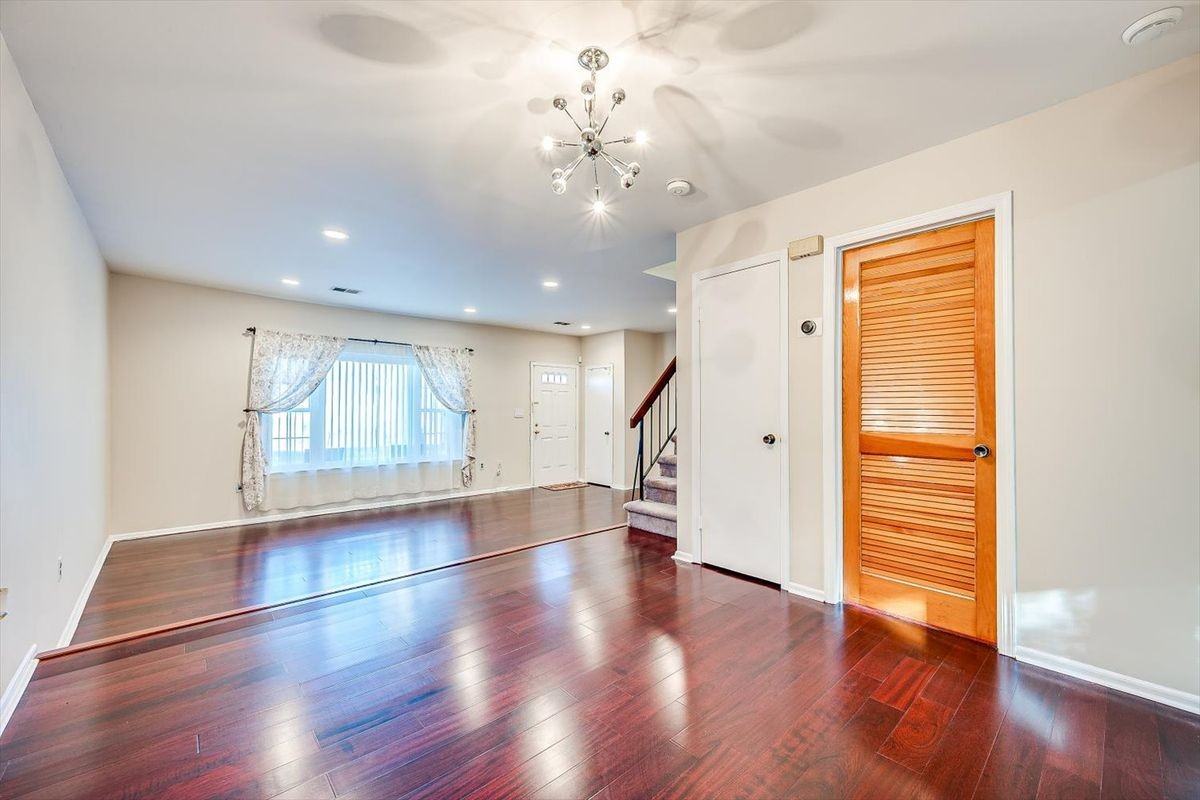 1224 Thomas Ave - Photo 5 of 19