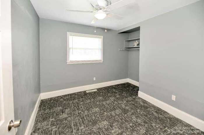 20053 Wyoming St - Photo 4 of 12