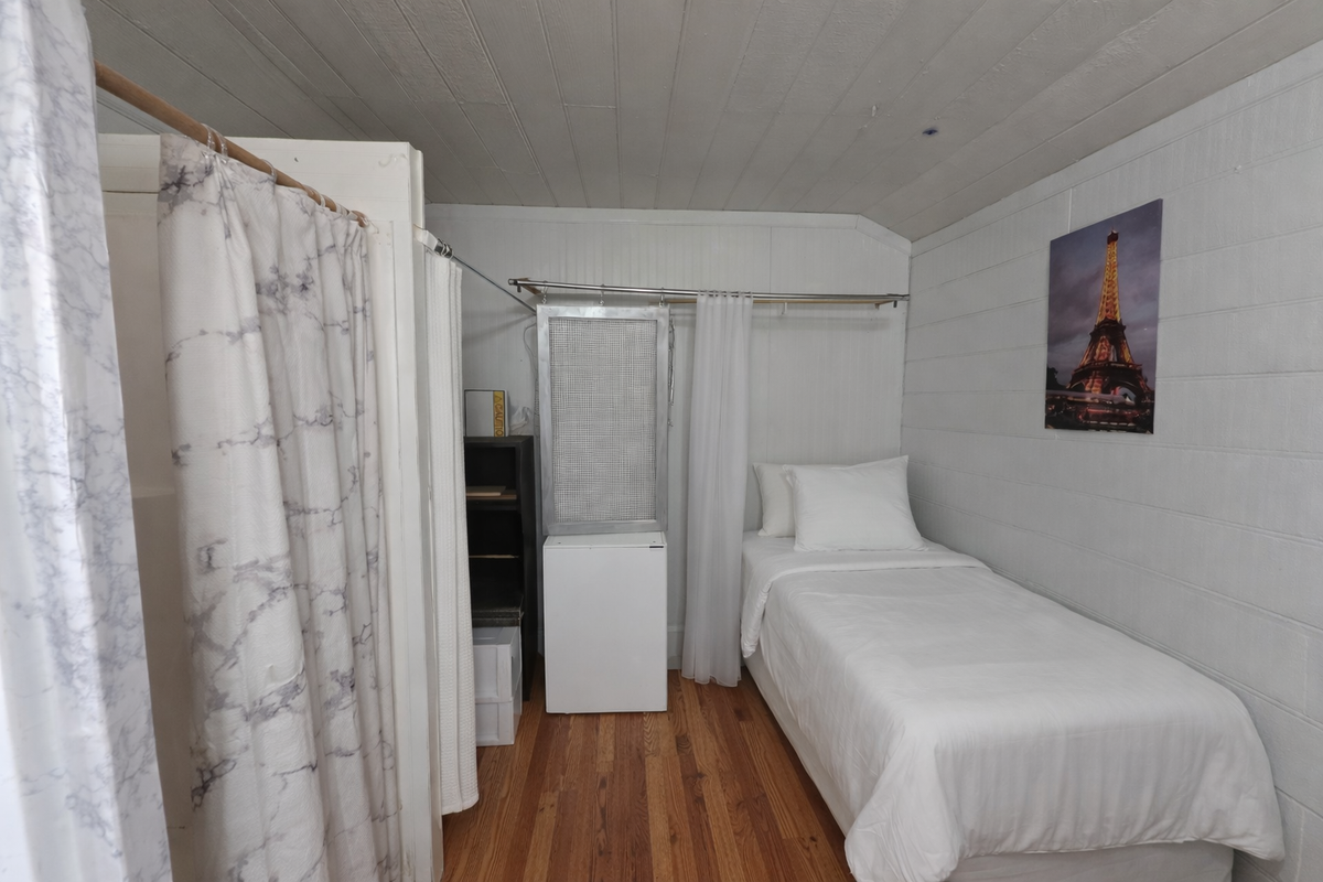 2298 Tilson Cir - Photo 4 of 8