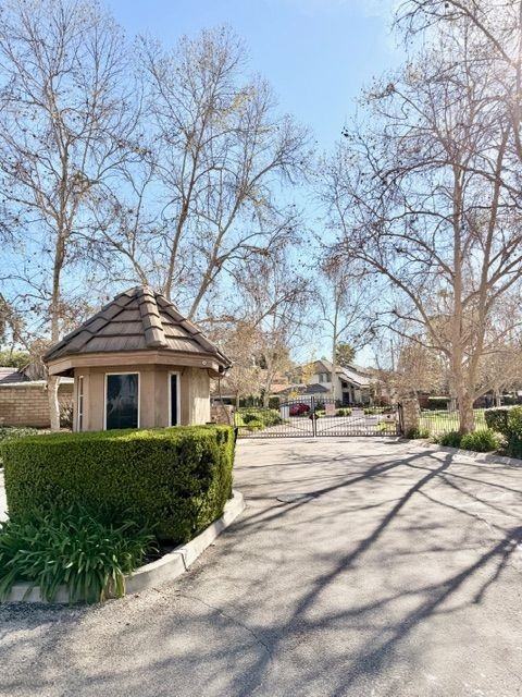 6736 Foxhall Ct - Photo 6 of 43