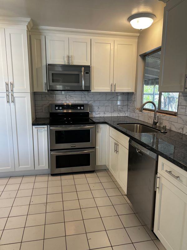 1004 Almond St - Photo 2 of 3