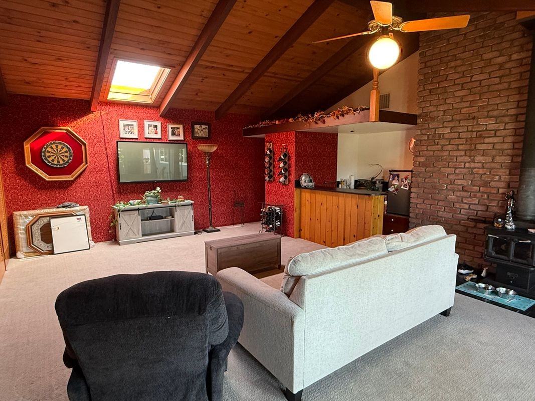 1004 Almond St - Photo 3 of 3