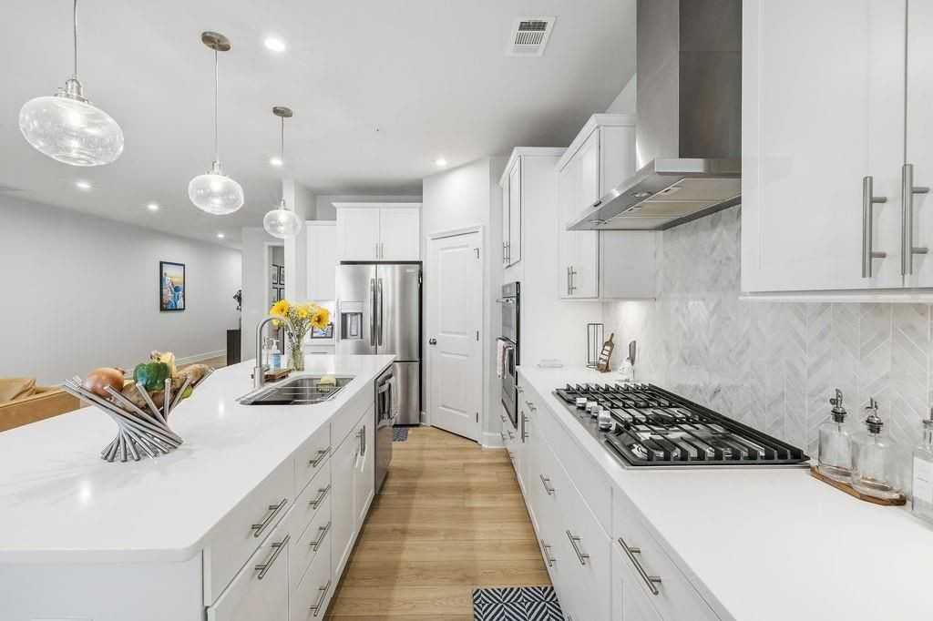 440 Millsap Way - Photo 3 of 33