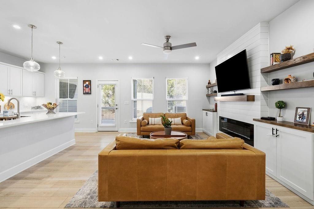 440 Millsap Way - Photo 4 of 33