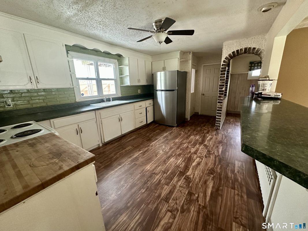 448 Tudor St - Photo 3 of 3