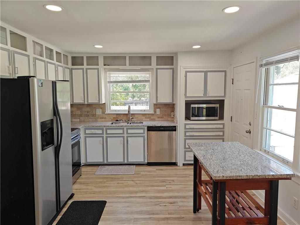 810 Wesleyan Dr - Photo 3 of 12