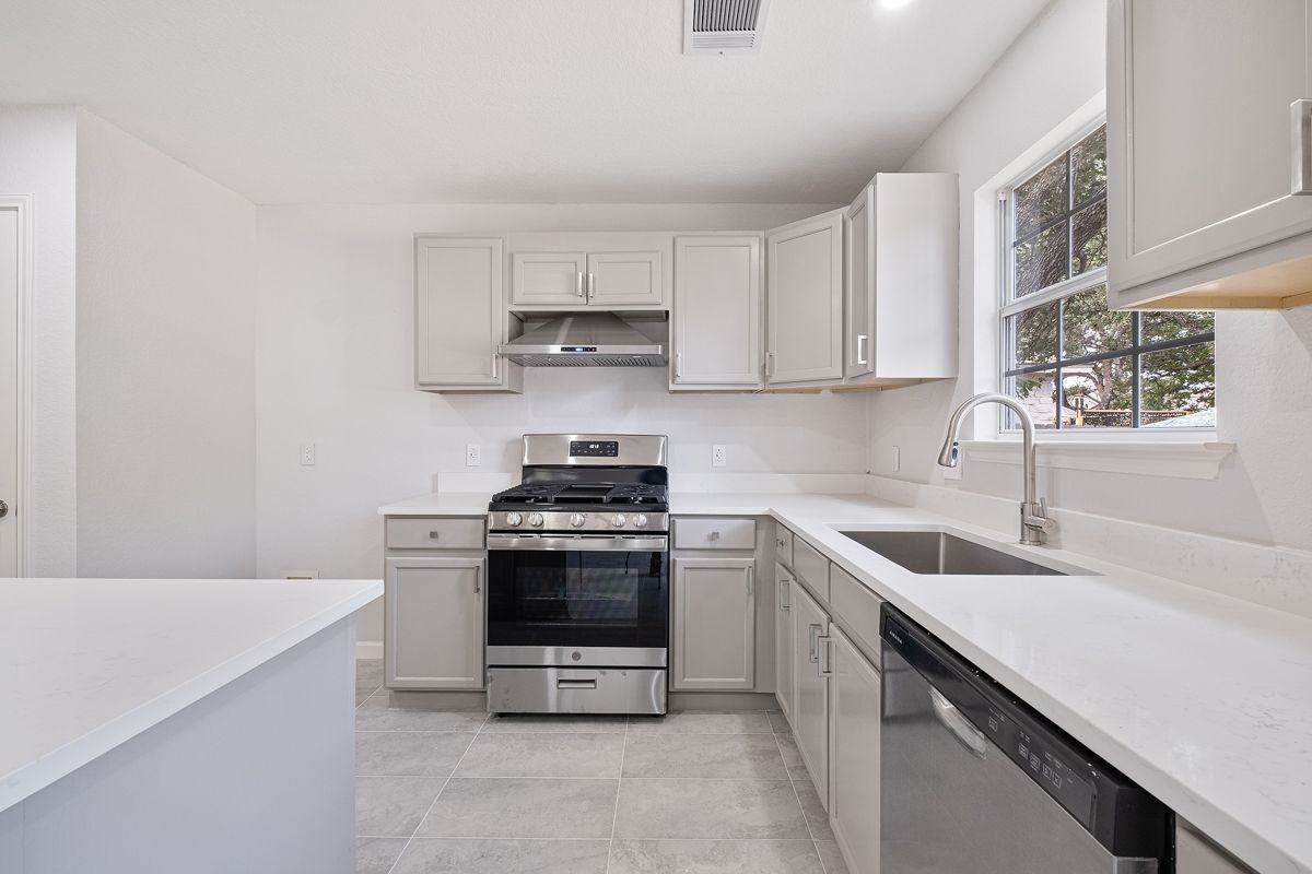 2101 Bridal Path - Photo 6 of 39