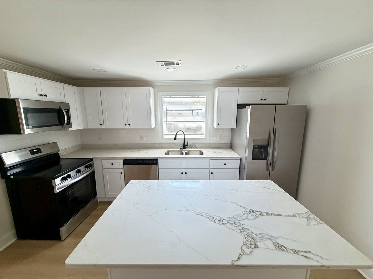 160 Indiana Ave - Photo 5 of 14