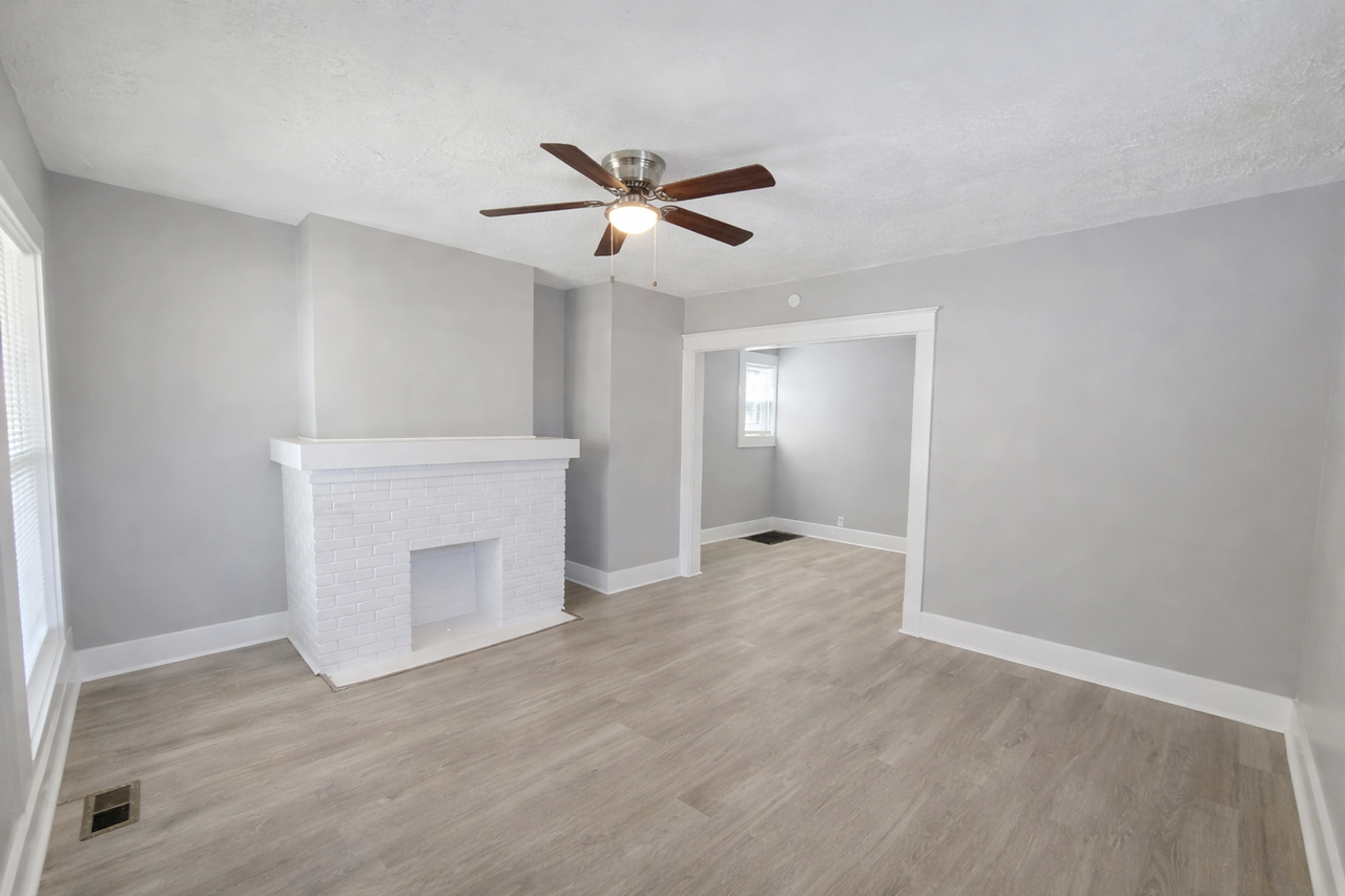 4206 W Market St - Photo 2 of 10