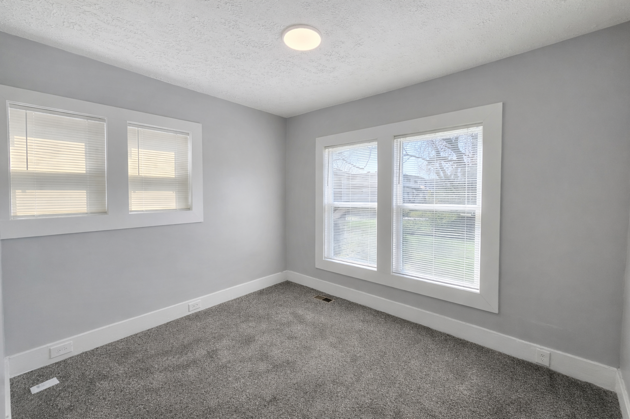 4206 W Market St - Photo 4 of 10