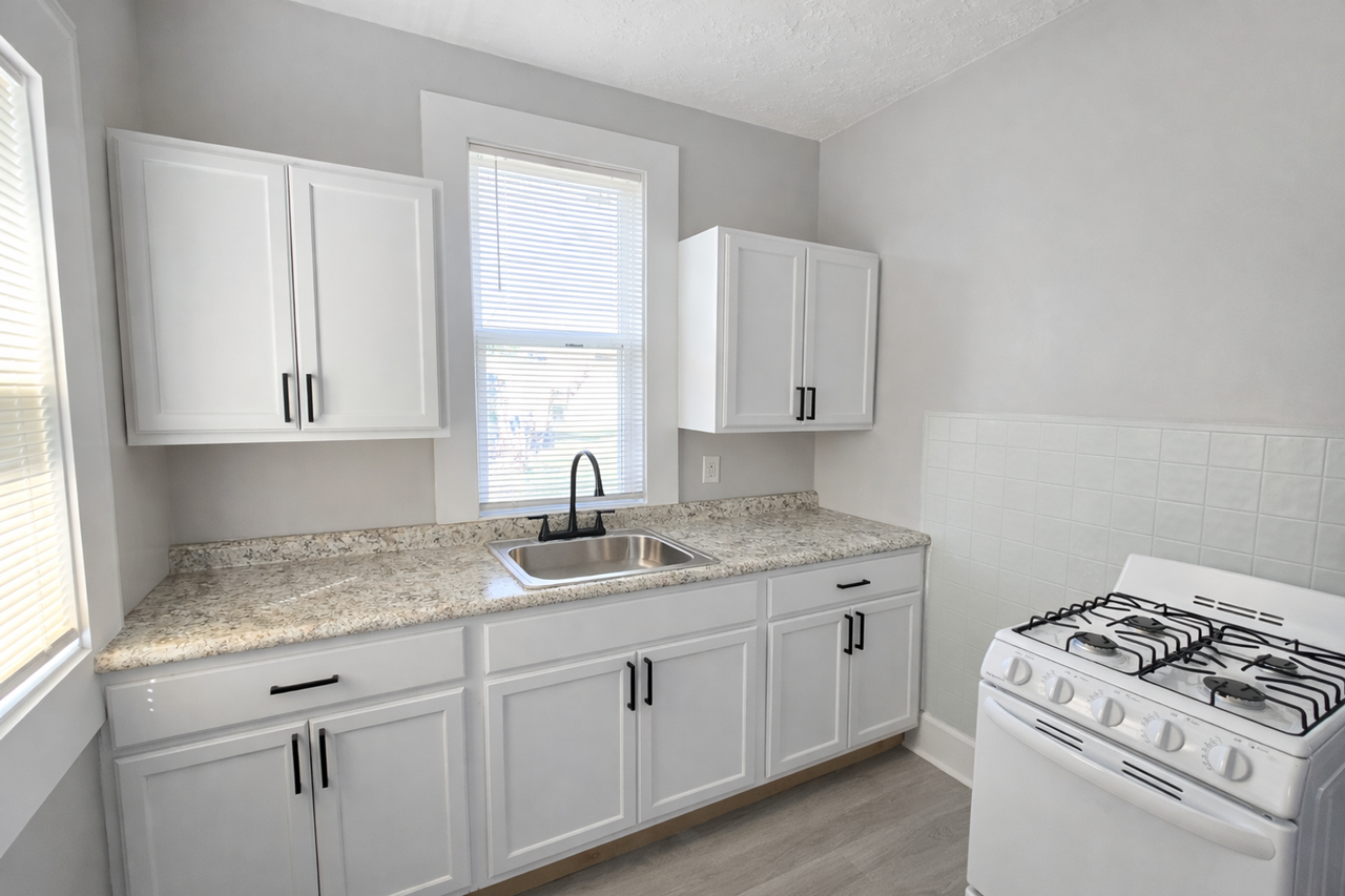 4206 W Market St - Photo 5 of 10