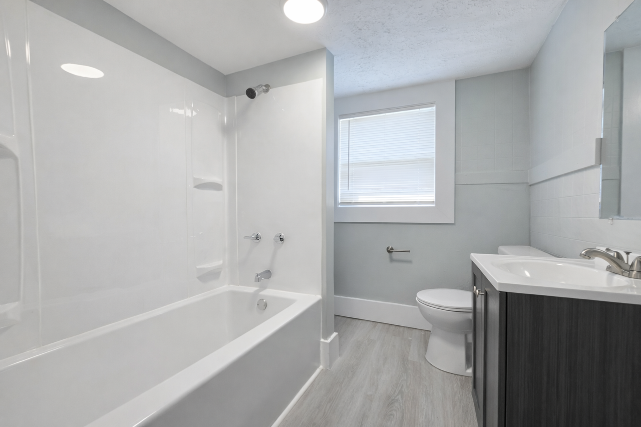 4206 W Market St - Photo 6 of 10