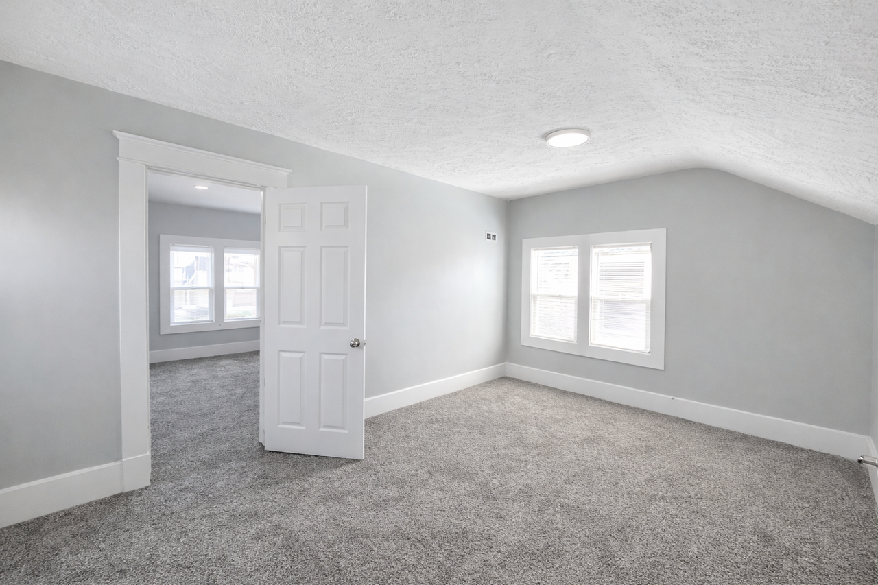 4206 W Market St - Photo 7 of 10