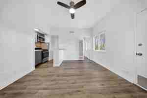 featured image of 1600 W 5th St