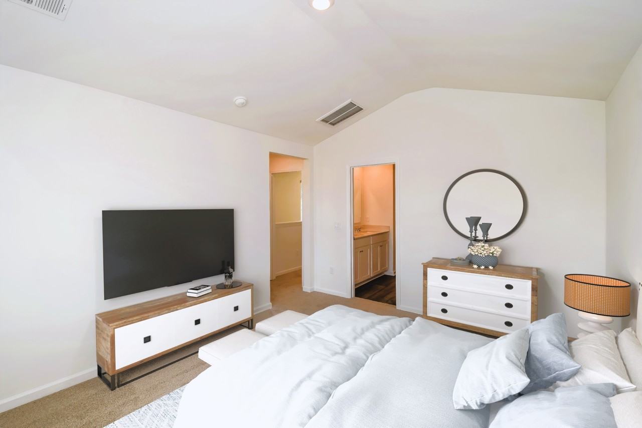 104 Striker Rd - Photo 5 of 50