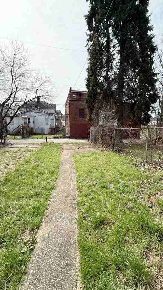 136 Rochelle St - Photo 2 of 16