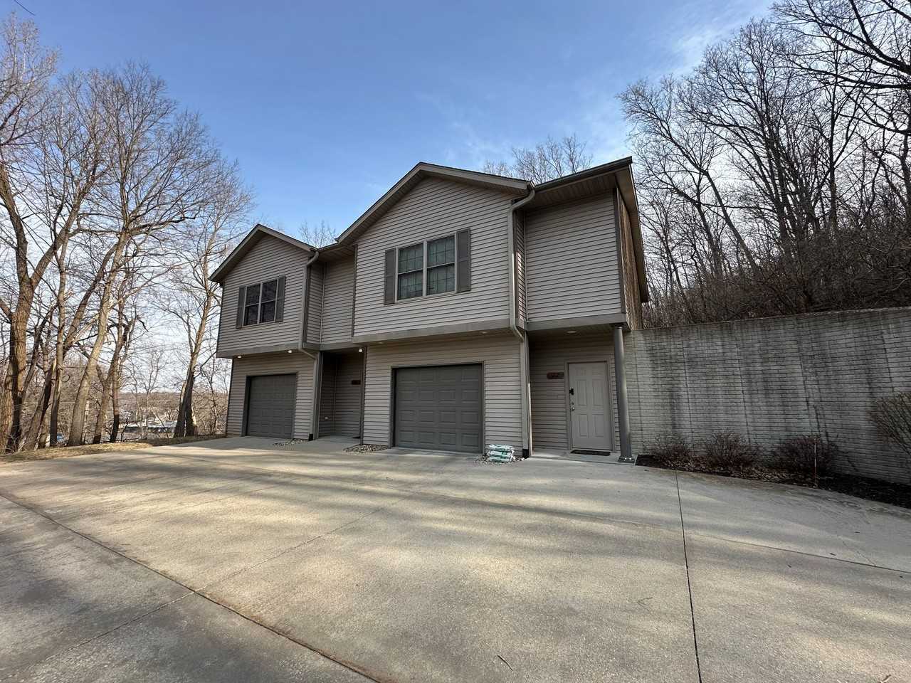 27-28 Cherry Hill Ct - Hampton, IL - Photo 3 of 5