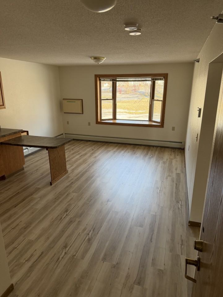 West Wing Apartments - Photo 4 of 11