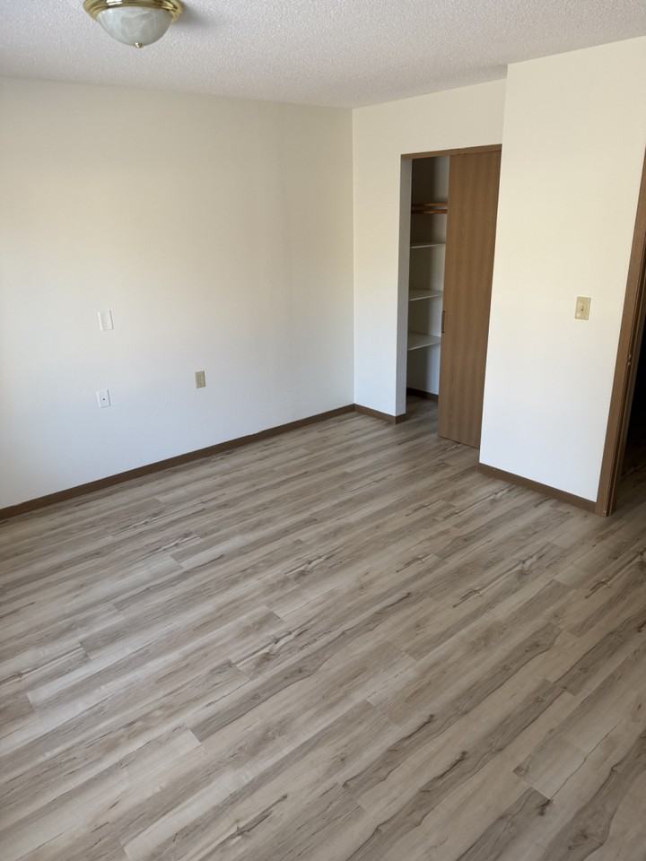 West Wing Apartments - Photo 7 of 11