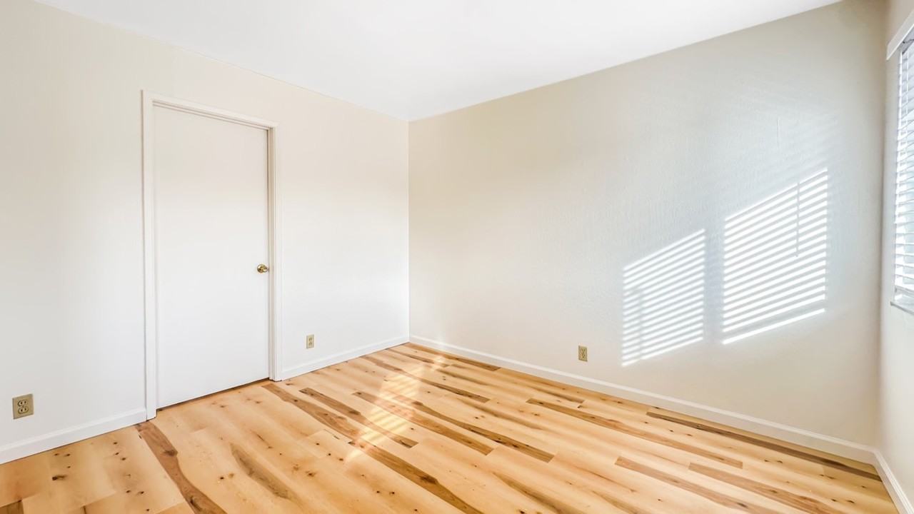 1250 E St #7 - Photo 3 of 10