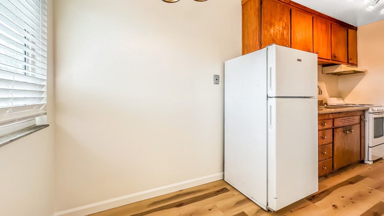 1250 E St #7 - Photo 4 of 10