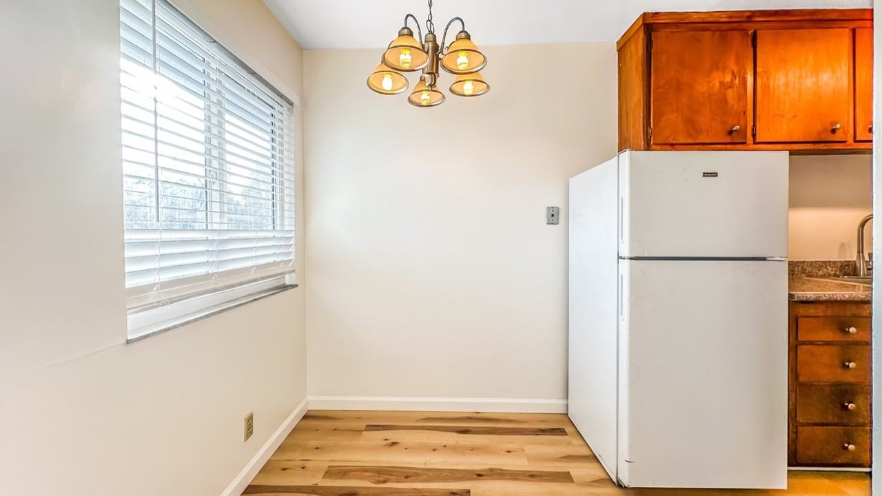 1250 E St #7 - Photo 5 of 10