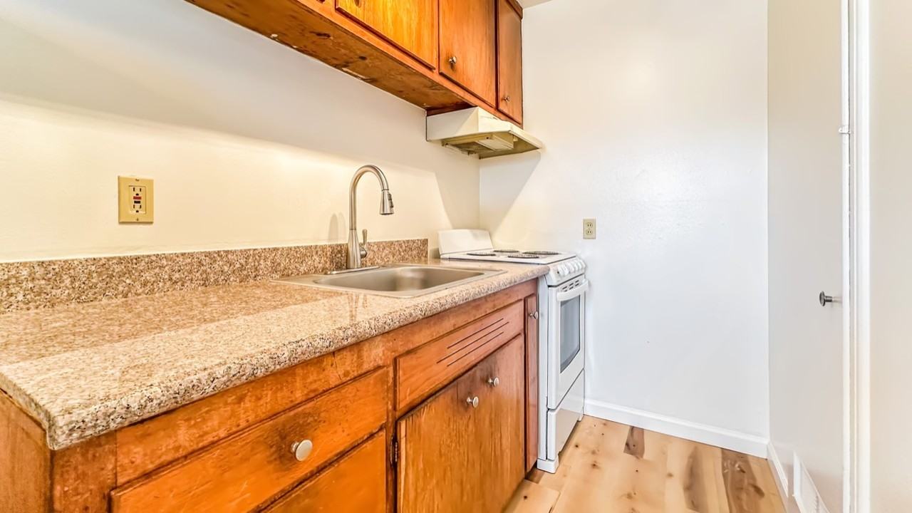 1250 E St #7 - Photo 7 of 10