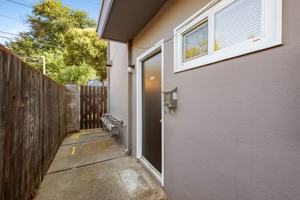 featured image of 1921 E 8th St