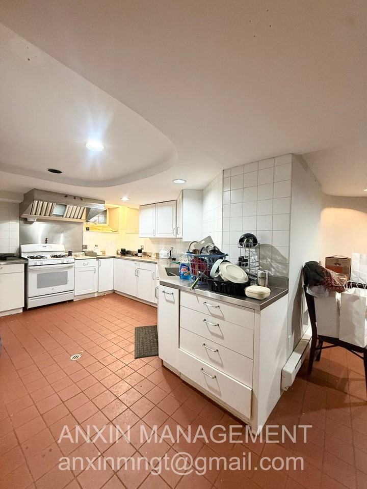 71 Gardner ST - Photo 3 of 30