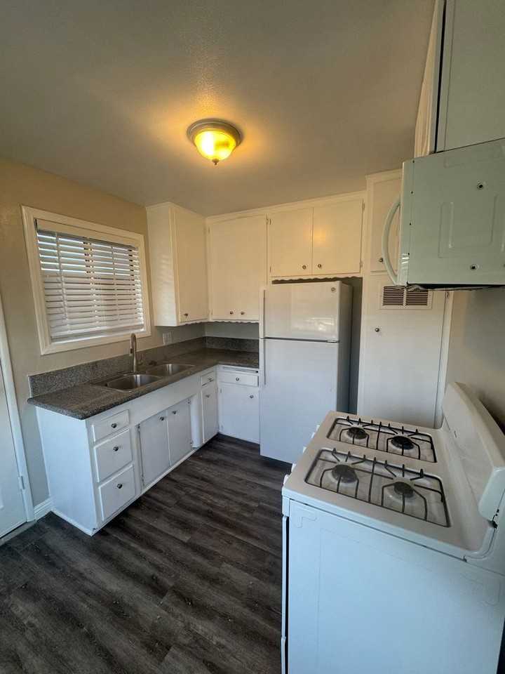 Diamond St. 1221 - Photo 2 of 30