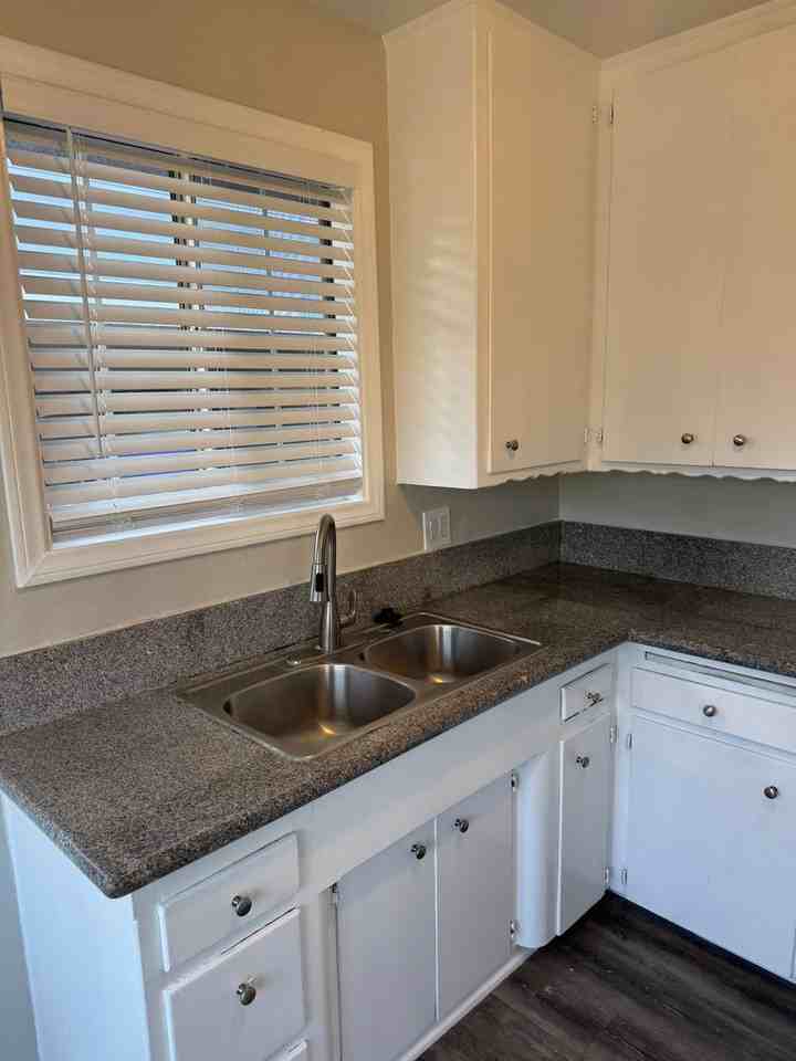 Diamond St. 1221 - Photo 4 of 30