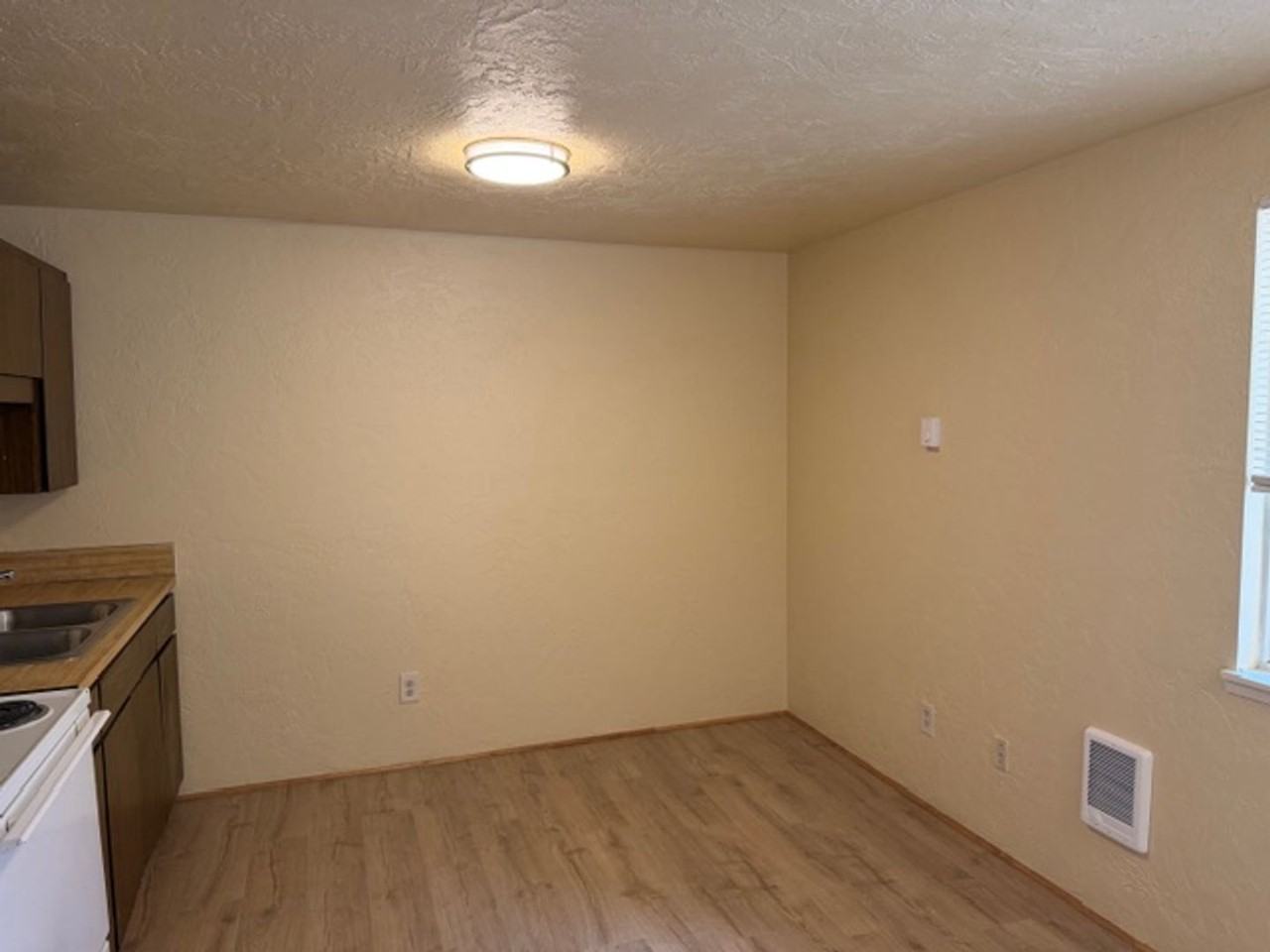 Washington Apartments - Photo 7 of 14