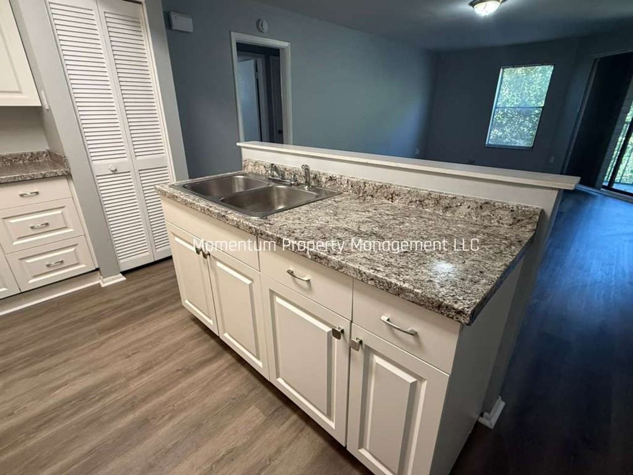 198 N Fernwood Ave #2 - Photo 3 of 22