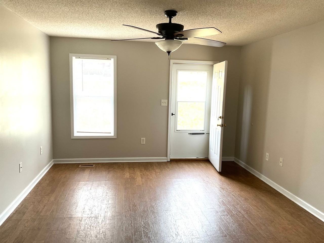 382 Turner St - Photo 4 of 18