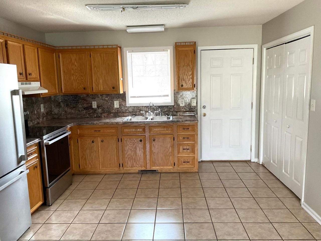 382 Turner St - Photo 6 of 18