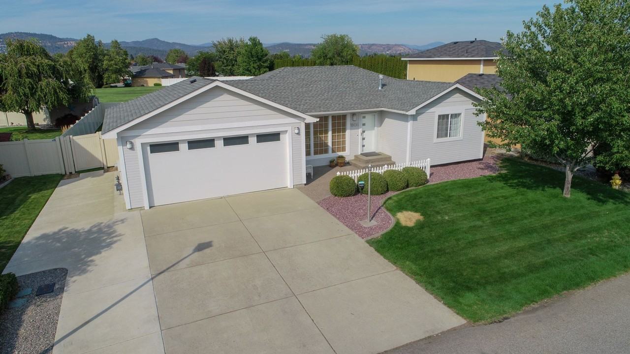 1806 N Salmon River Ln - Photo 2 of 28