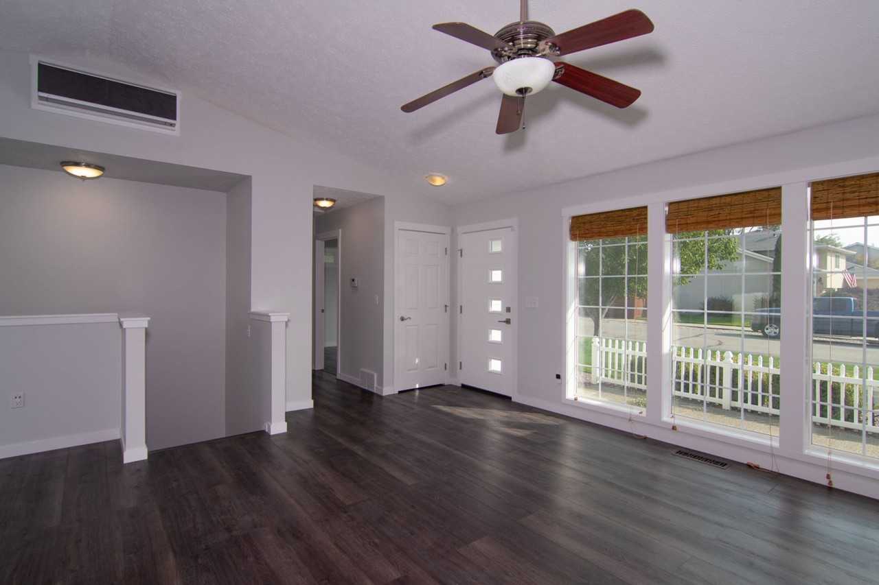 1806 N Salmon River Ln - Photo 5 of 28