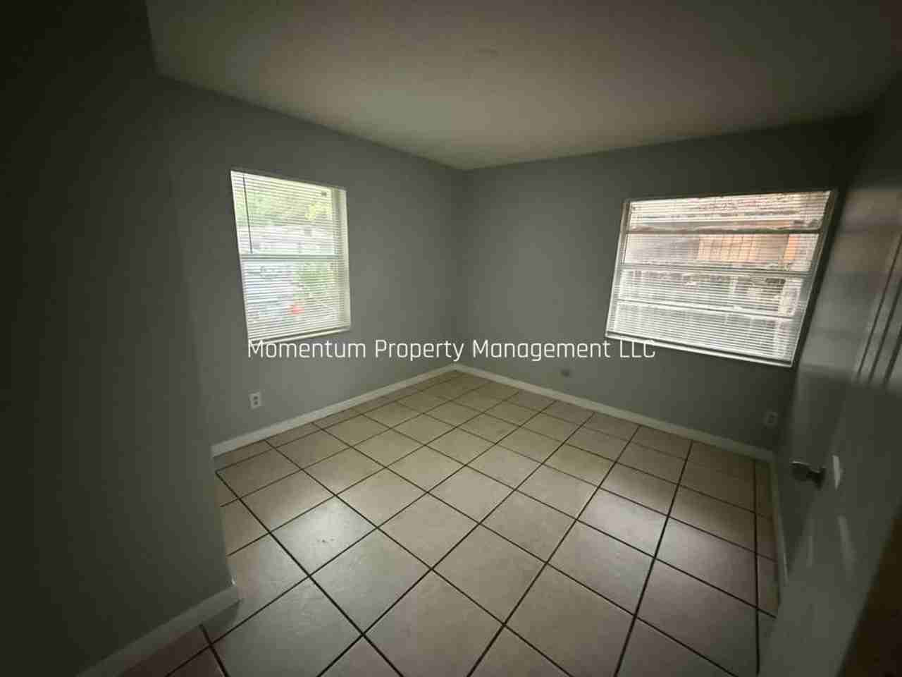 8405 N Elmer St - Photo 3 of 17