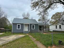 featured image of 102 White St