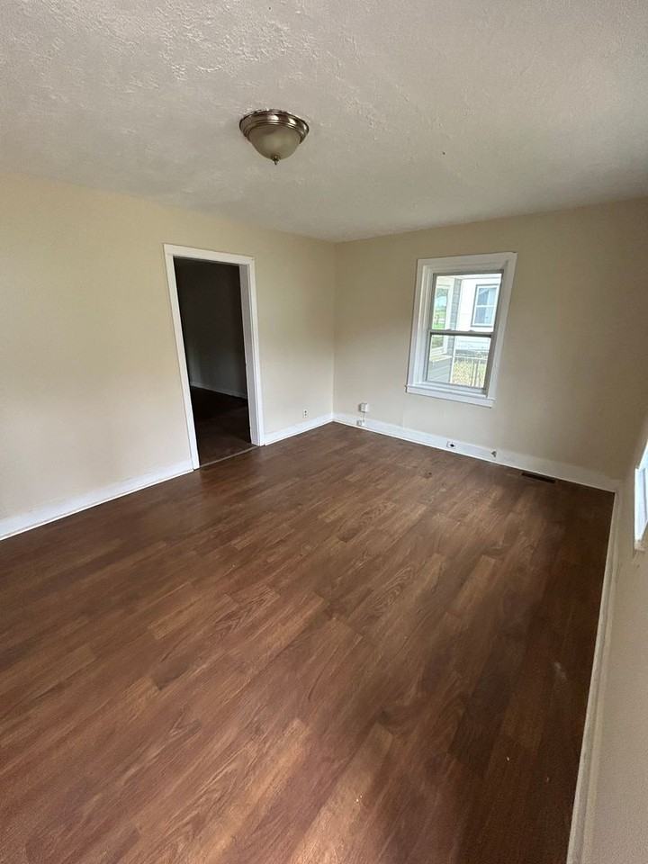 102 White St - Photo 2 of 15