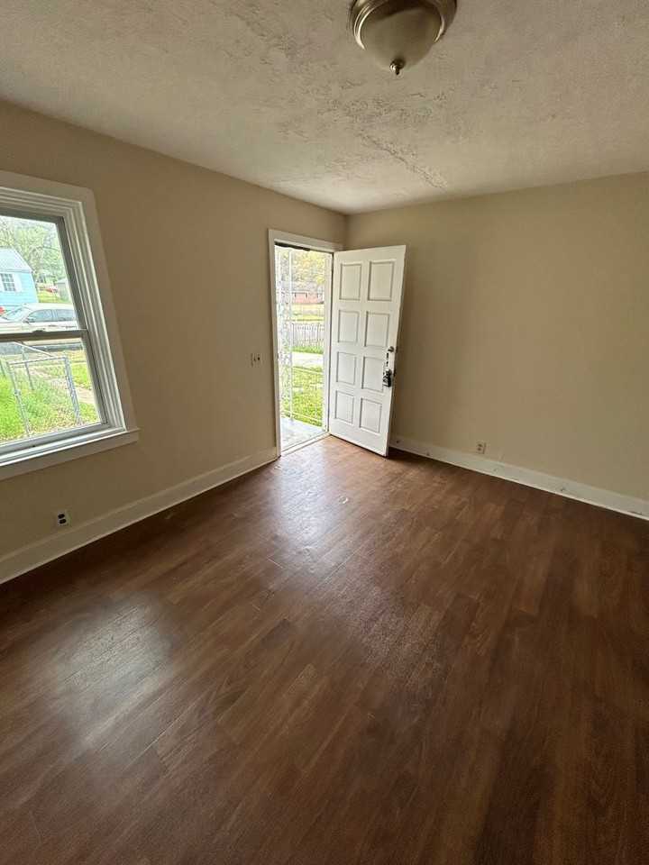 102 White St - Photo 3 of 15