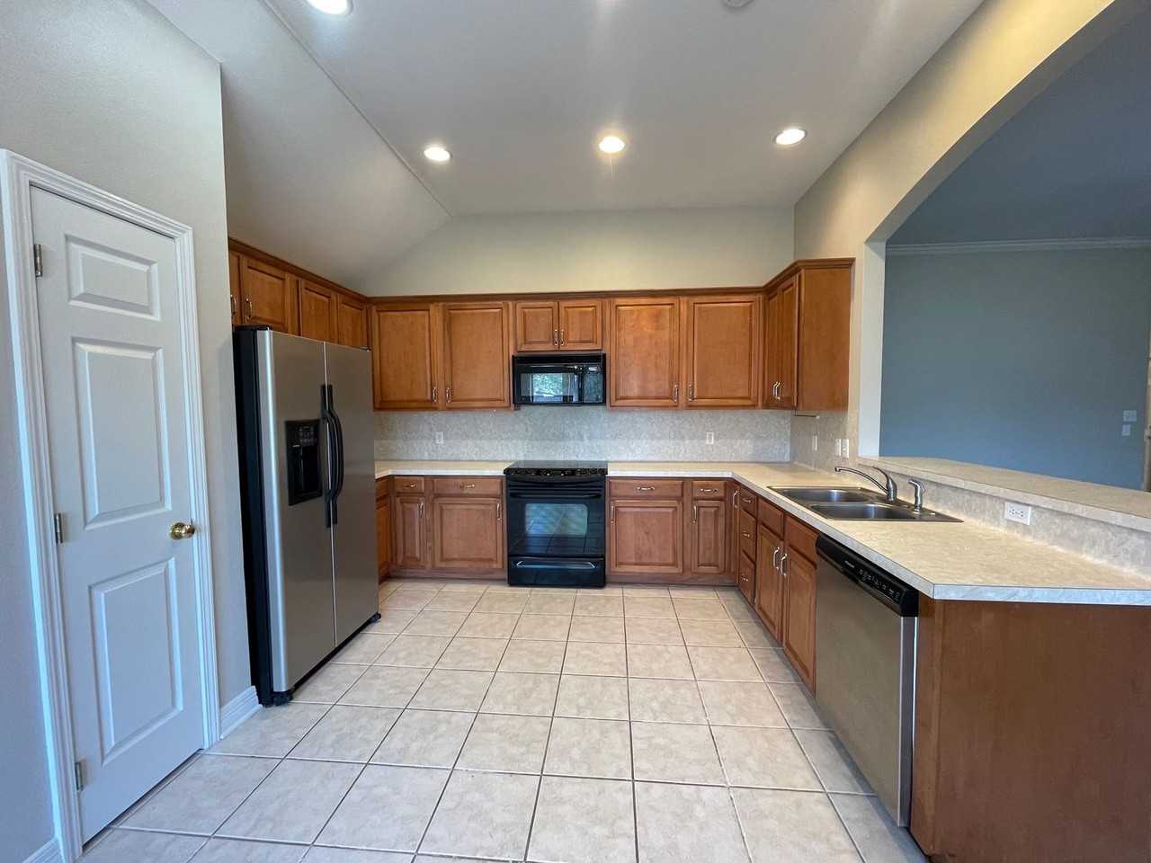 2322 Tallgrass Cir - Photo 4 of 16