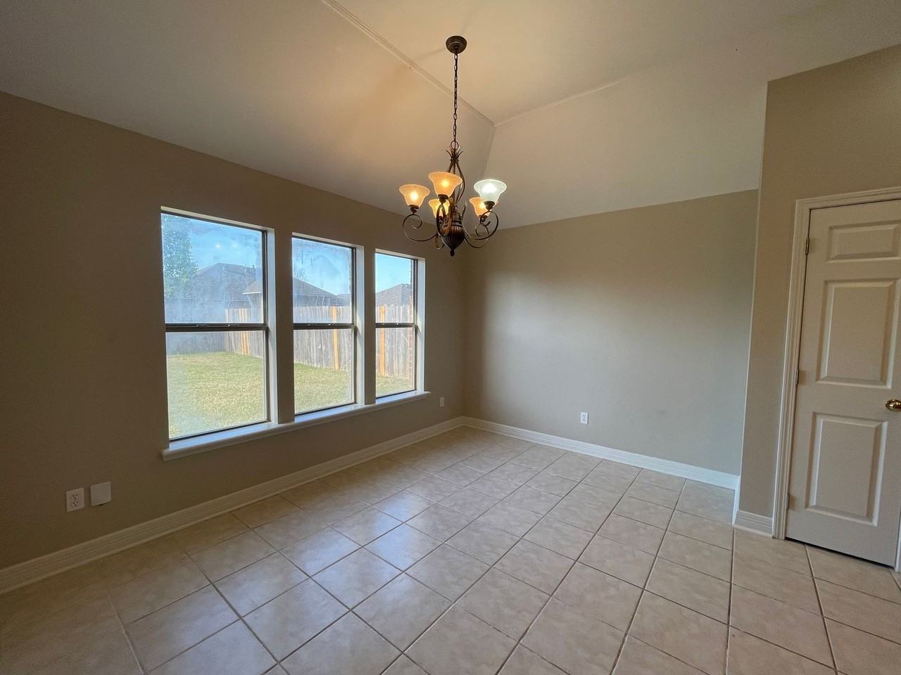 2322 Tallgrass Cir - Photo 5 of 16