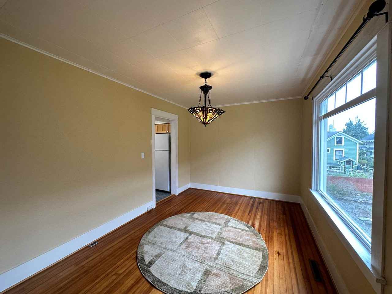 624 Harrison Ave - Photo 5 of 15